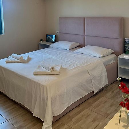 Hotel Villa Ballkan Grilë Buitenkant foto