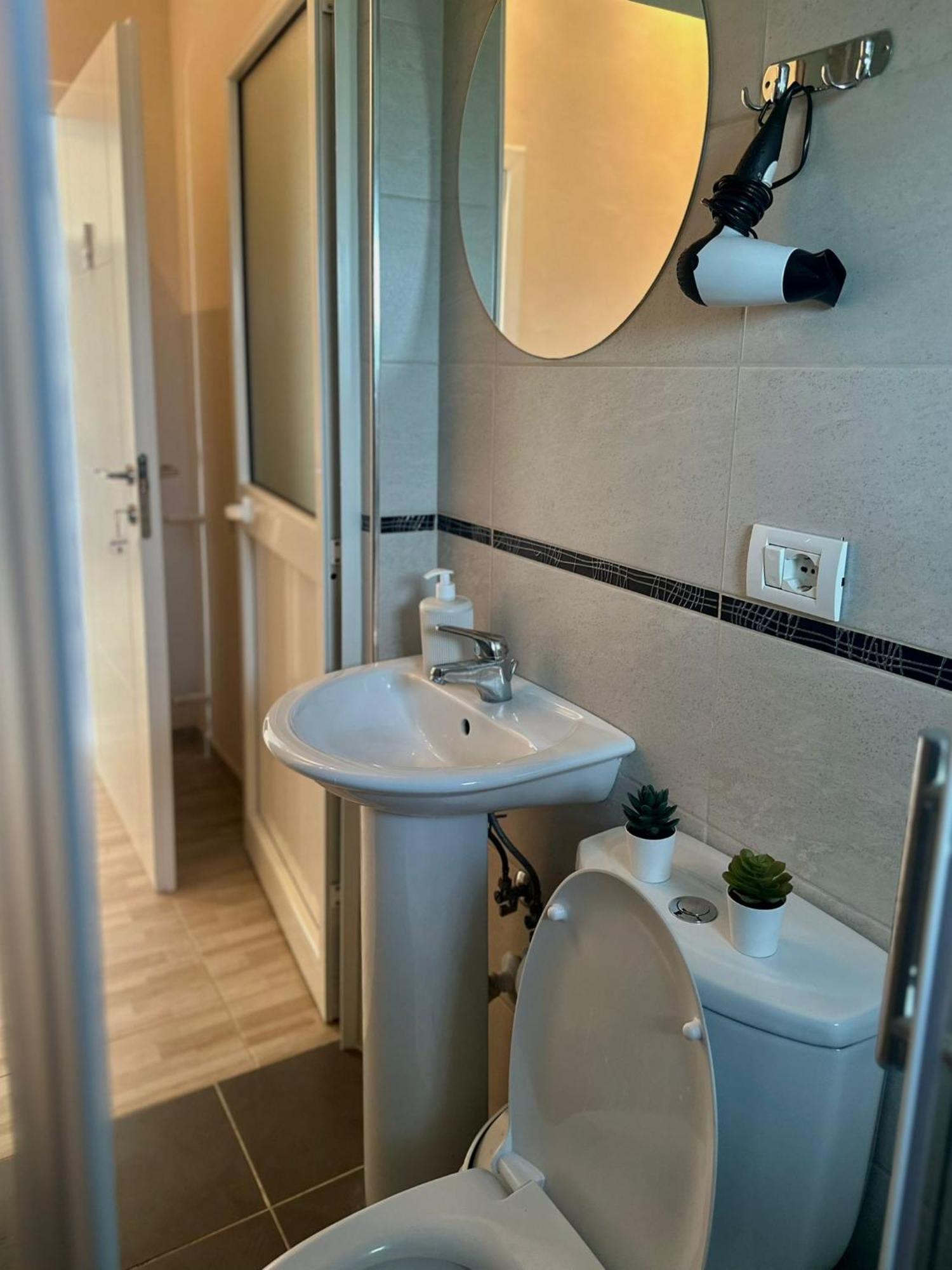 Hotel Villa Ballkan Grilë Buitenkant foto