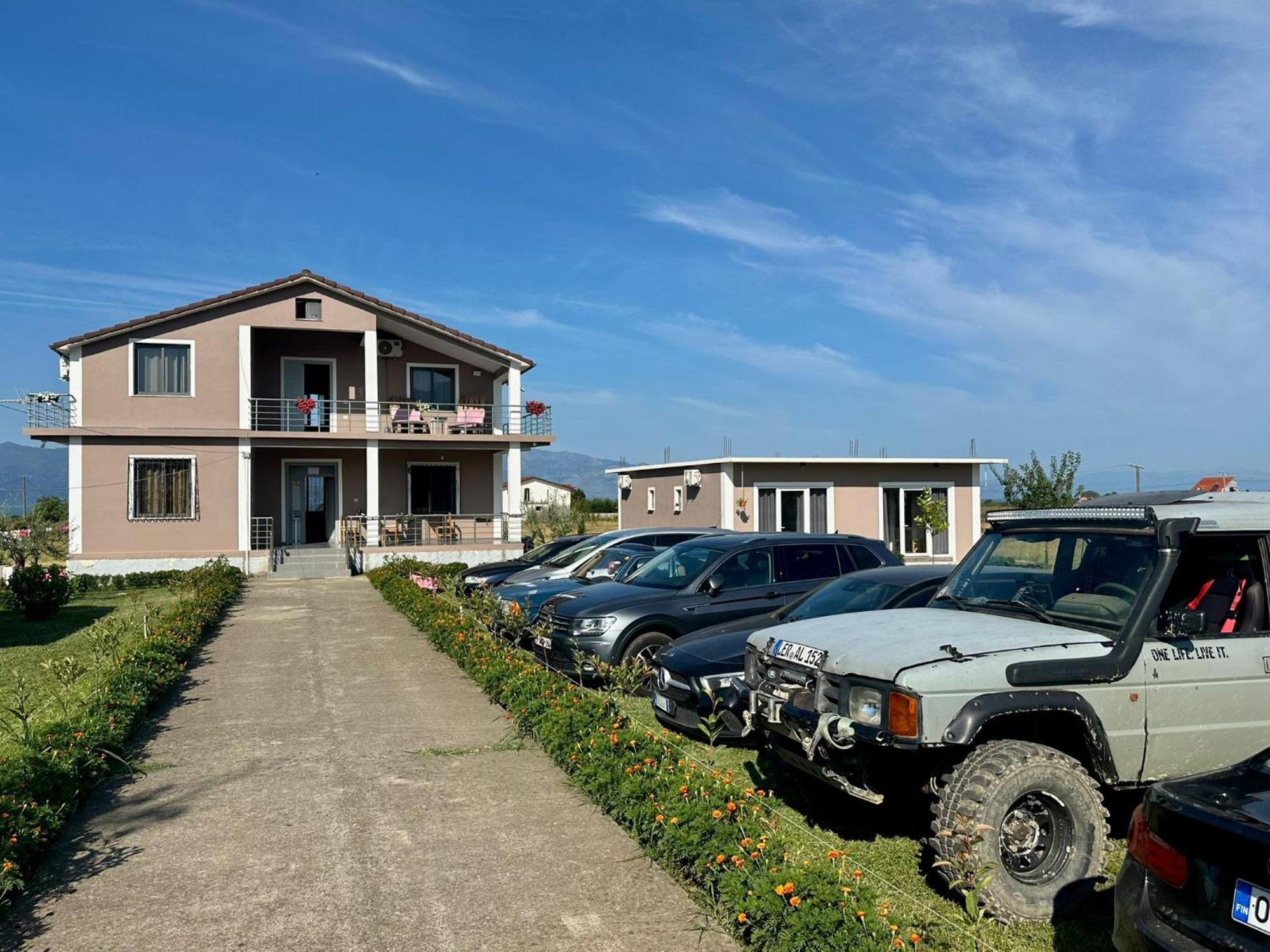 Hotel Villa Ballkan Grilë Buitenkant foto